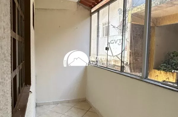 ALUGA-SE APARTAMENTO DE 1 QUARTO COM VARANDA NA QE 40 GUARA 2