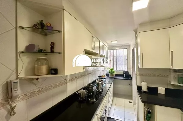 Elizeu Df Imobiliária vende excelente apartamento no Edificio Mediterranée 