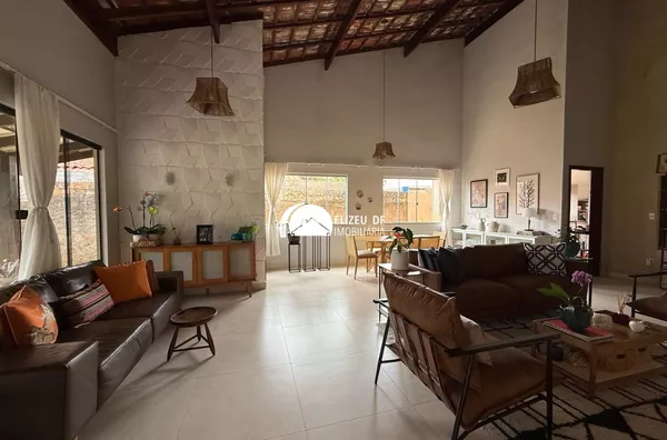 Elizeu Df Imobiliária vende excelente casa no Setor de Mansões 