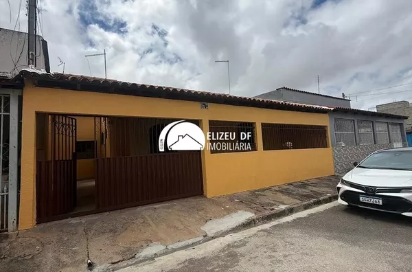 Elizeu DF Imobiliária aluga casa na QR 103 com 3 quartos, Santa Maria