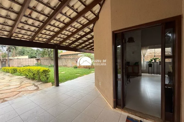 Elizeu Df Imobiliária vende excelente casa no Setor de Mansões 