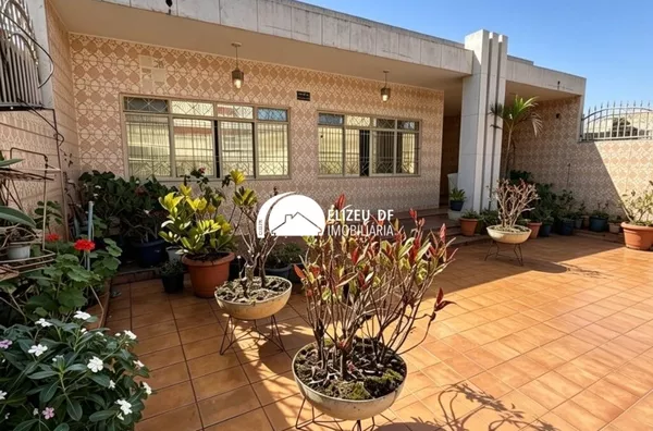 Elizeu DF Imobiliária vende casa na QSD 25 de Taguatinga com 4 quartos
