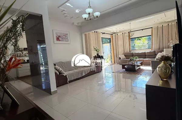 Elizeu Df Imobiliária vende excelente casa térrea em Arniqueira  