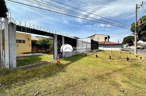 Elizeu Imóveis vende casa na QE 24 do Guará II