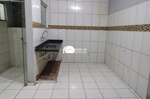 Elizeu DF Imobiliária vende apartamento na QE 40 no Parque Denner no Guará II