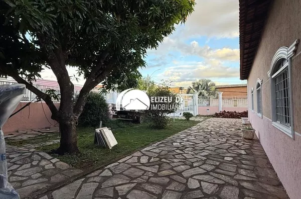 Ótima casa ampla com lote de 500 m² em condomínio na parte nobre do Guara Park