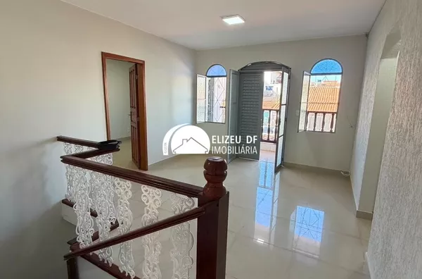 Elizeu Imóveis aluga casa com 3 quartos na QE 28 do Guará II