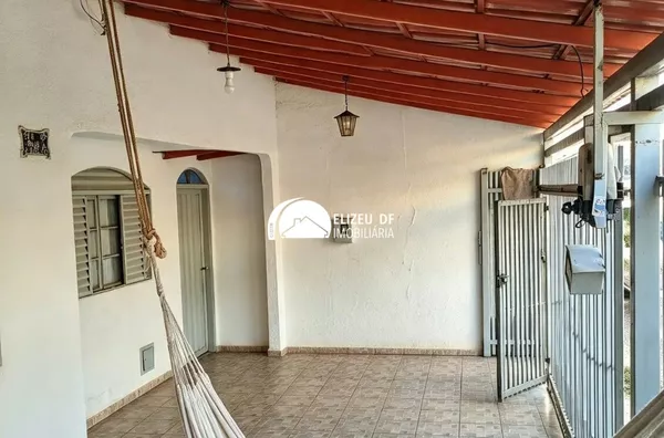 Elizeu Imóveis vende casa com 3 quartos na QE 38 do Guará 
