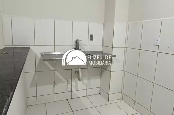 Elizeu DF Imobiliária vende apartamento com 2 quartos na QE 40 Rua 24