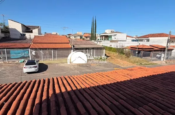 Elizeu Imóveis aluga casa com 3 quartos na QE 28 do Guará II