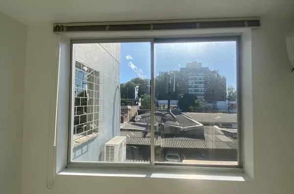 Sala comercial em galeria - Tristeza 