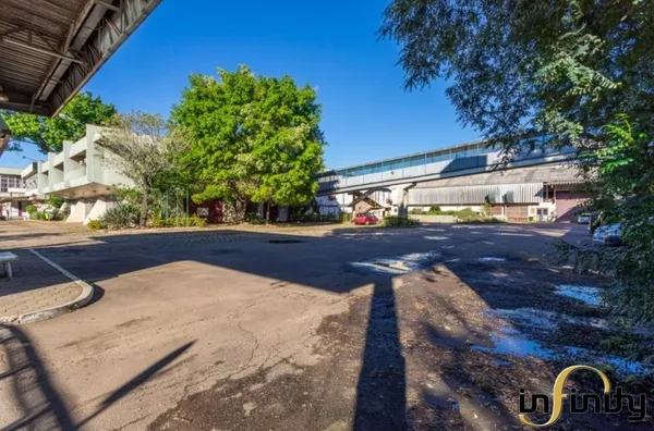 Pavilhão na Av. das Industrias