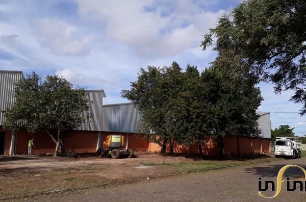 Pavilhão na Av. Das Industrias