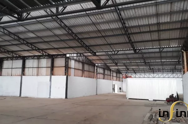 Pavilhão na Av. Das Industrias