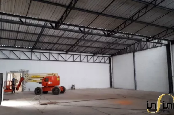 Pavilhão na Av. Das Industrias