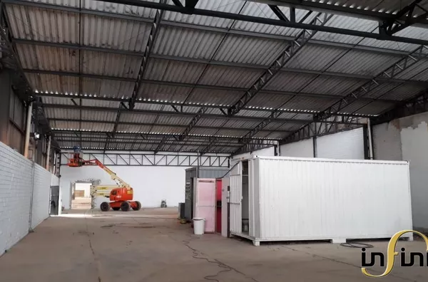 Pavilhão na Av. Das Industrias