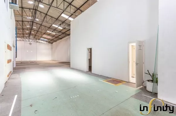 Pavilhão (depósito) para aluguel na Rua Comendador Coruja