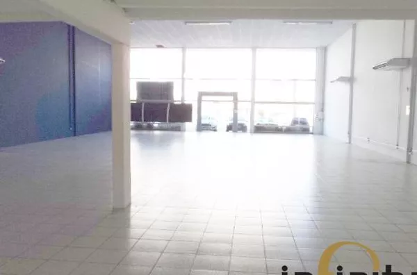 Lojas na Av. Sertório