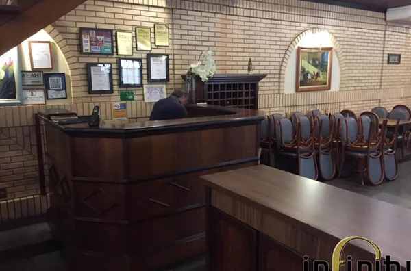 Prédio Comercial no Bairro Menino Deus - CÓD 509