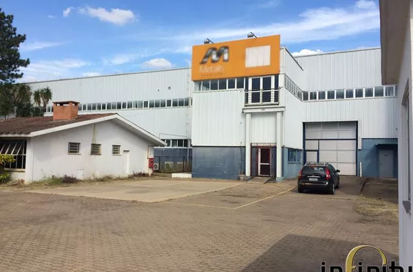Pavilhão na Av. Das Industrias - CÓD 554