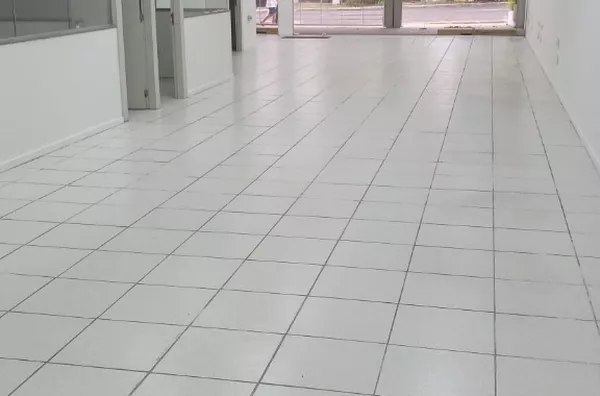 Loja para aluguel na Av. Cristóvão Colombo, 1393