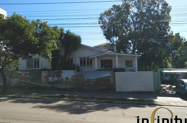 Casa Comercial no Bairro São João - CÓD 578