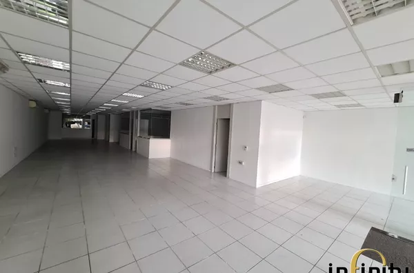 Loja para aluguel na Av. Cristóvão Colombo, 1393