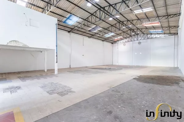 Pavilhão (depósito) para aluguel na Rua Comendador Coruja