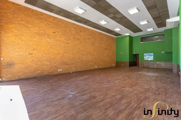 Loja na Av. Wenceslau Escobar