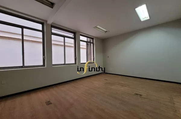 Sala comercial no coração do Centro Histórico