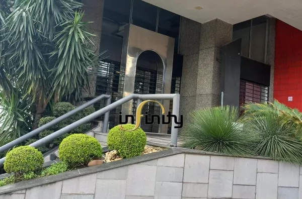 Loja Comercial de 130 m² com Mezanino, Copa e Acesso Independente