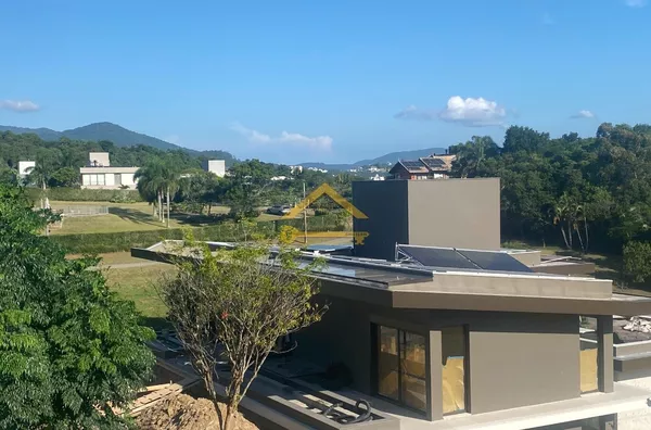 Terreno em condomínio no Cacupé 