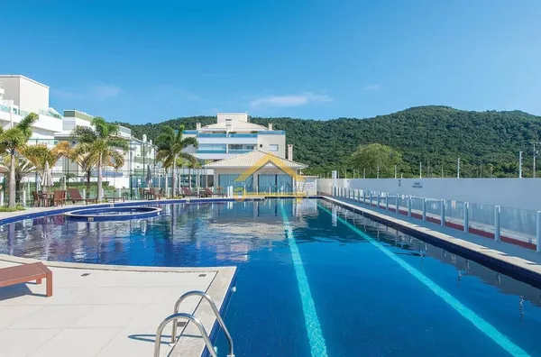 Cobertura Duplex no Mares do Sul, uma quadra do mar na Praia dos Ingleses