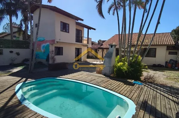 Casa + Apartamentos + Edicula na Praia do Moçambique em Florianópolis