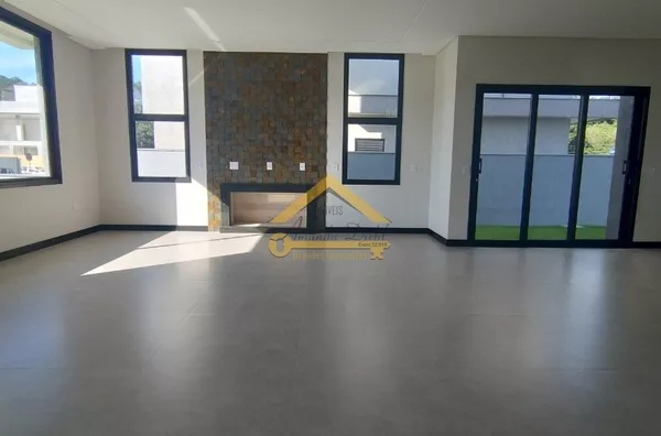 Casa a Venda em Condomínio no bairro Rio Vermelho