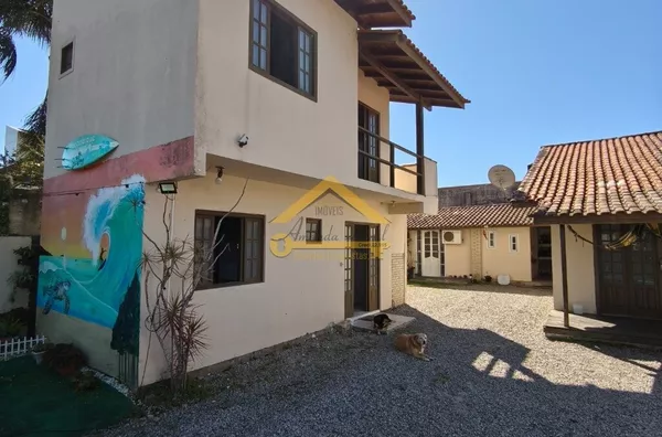 Casa + Apartamentos + Edicula na Praia do Moçambique em Florianópolis