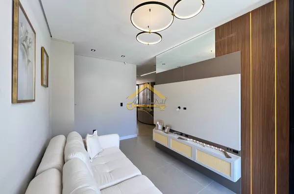 Casa Nova, Decorada a Venda na Praia dos Ingleses