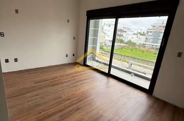 Sobrado a Venda 3 quarto(s),  Ingleses Do Rio Vermelho, Florianópolis