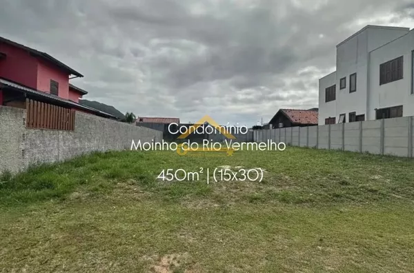 Terreno a Venda no Condomínio Moinho do Rio Vermelho em Florianópolis
