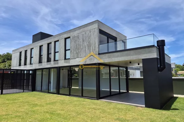 Casa 4 dormitórios a Venda em Condominio, Rio Vermelho em Florianopolis