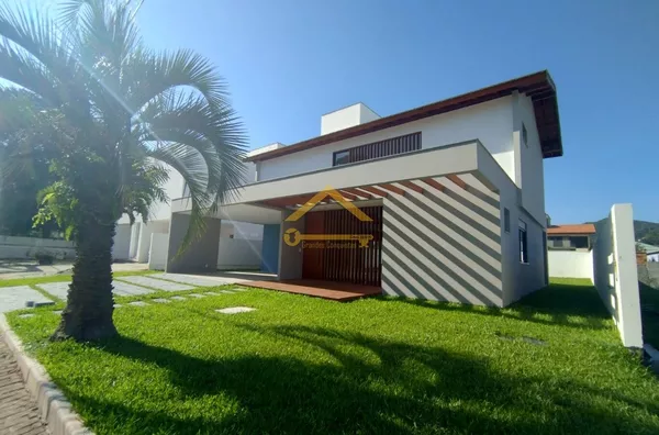 Casa a Venda em Condomínio na Cachoeira Do Bom Jesus, Florianópolis