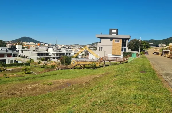 Terreno a Venda no Condomínio no Jardim Ingleses