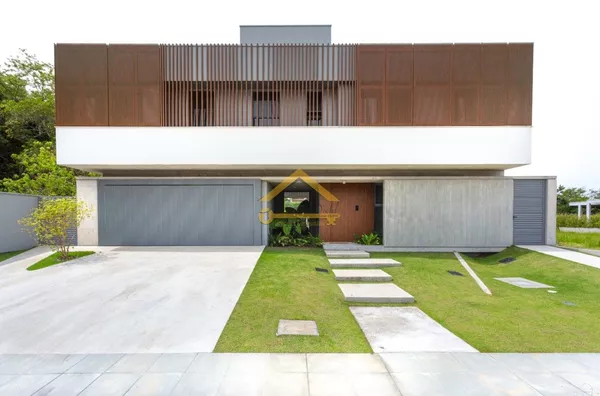 CASA EM CONDOMÍNIO FECHADO A 300 METROS DO MAR - TOTALMENTE MOBILIADA