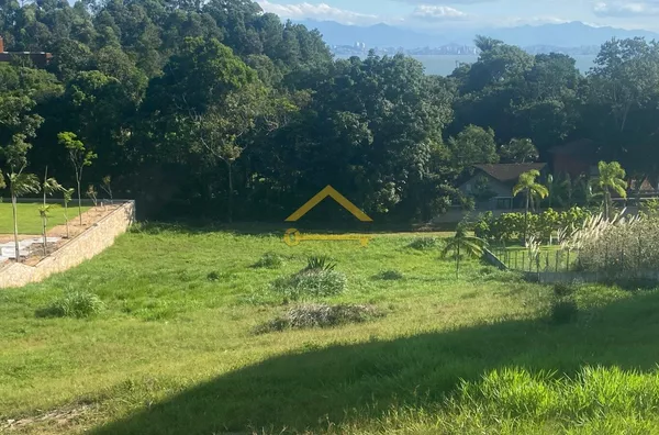 Terreno em condomínio no Cacupé 