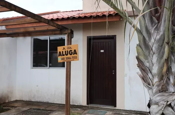 Casa em condomínio para aluguel, 2 quarto(s),  Forquilhas, São José