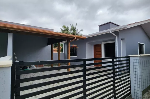Casa para aluguel - 2 Dormitorios - (Fundos) - Ressacada - Garopaba