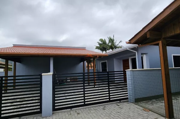 Casa para aluguel - 2 Dormitorios - (Fundos) - Ressacada - Garopaba