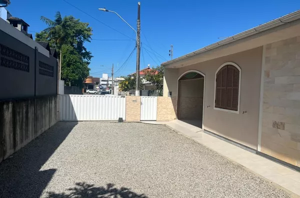 Casa 03 quartos e edícula para Venda no Centro de Palhoça