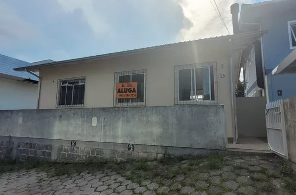 Casa 02 Quartos para Alugar na Forquilhinha