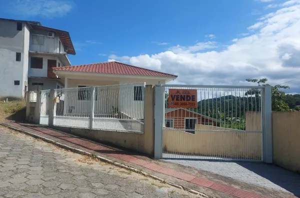 Casa para Venda no Bairro Santos Saraiva